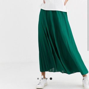 green pleated skirt